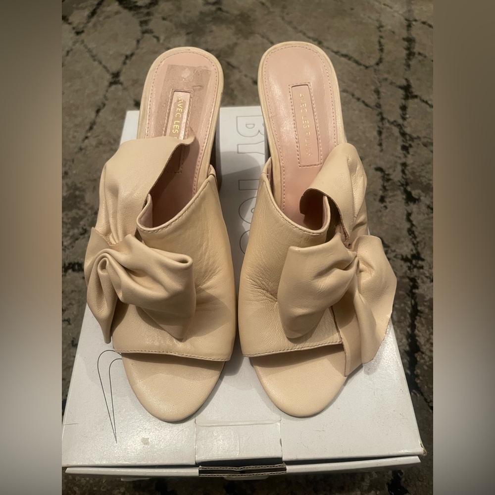 Elegant Cream Mules with Bow Detail size 9